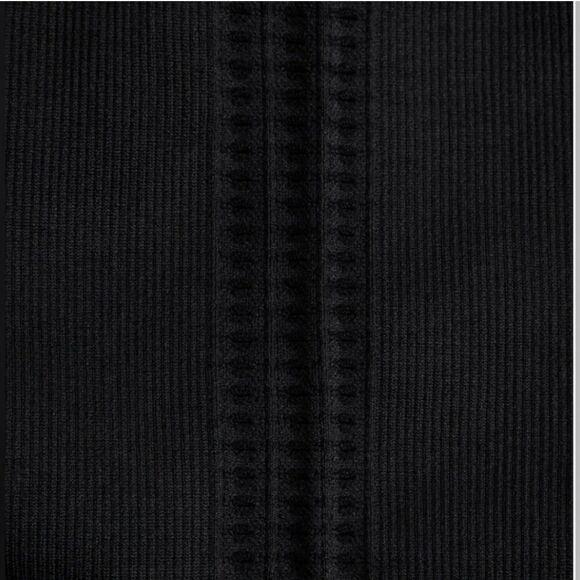 🌟 2 for $25 Fabletics Sync Seamless High-Waisted 6'' Short Small - Black NWT - Picture 6 of 9